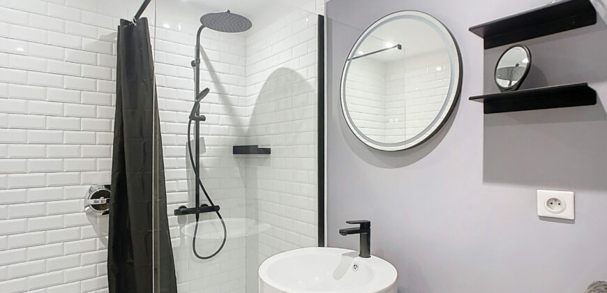 1 PIÈCE 38 M² AGREABLE STUDIO DONNANT SUR JARDINS A CÔTÉ DU CARLTON