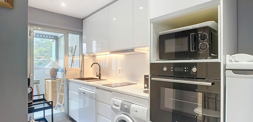 1 PIÈCE 38 M² AGREABLE STUDIO DONNANT SUR JARDINS A CÔTÉ DU CARLTON