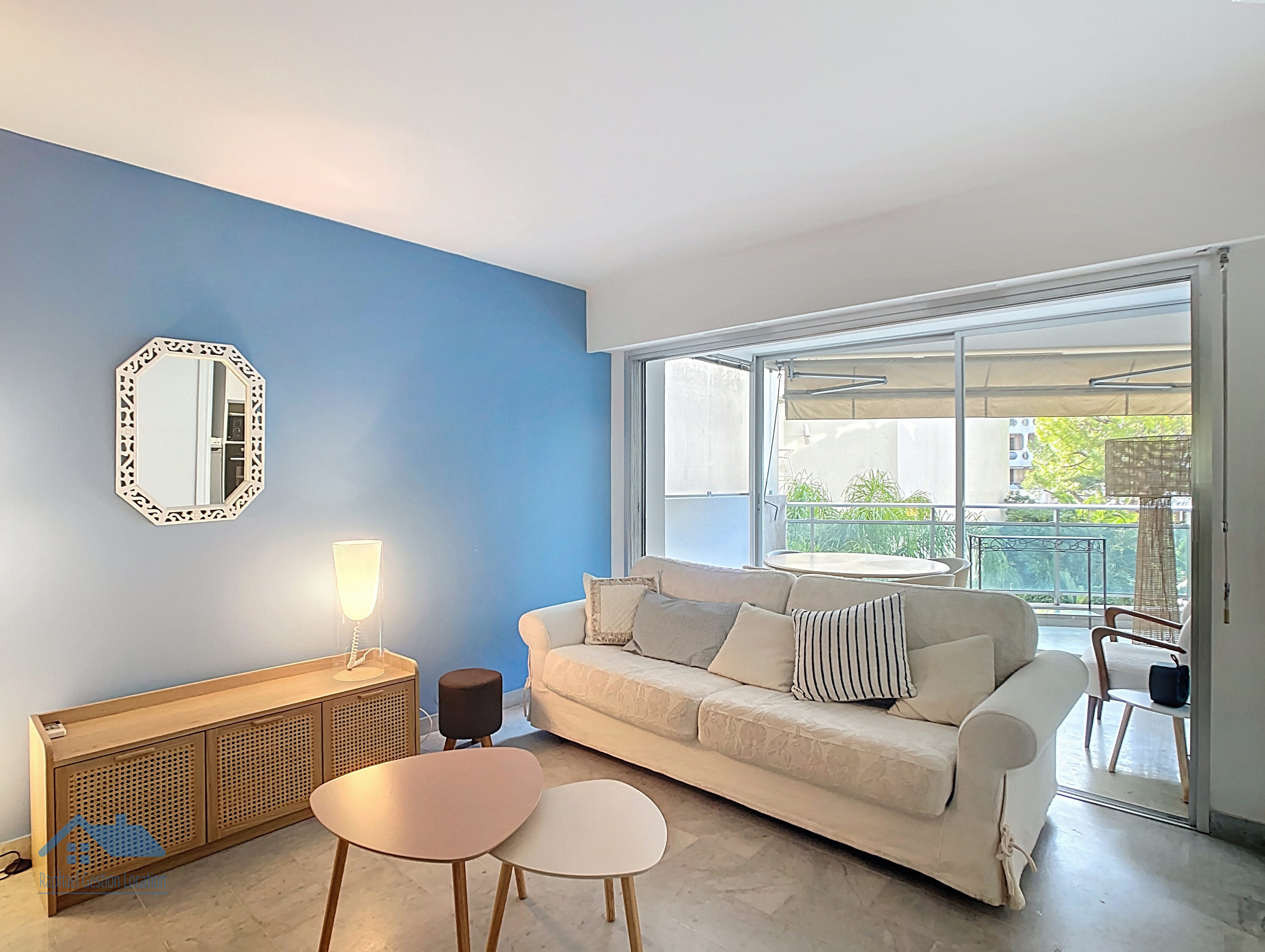 1 PIÈCE 38 M² AGREABLE STUDIO DONNANT SUR JARDINS A CÔTÉ DU CARLTON