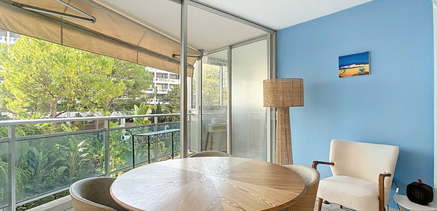 1 PIÈCE 38 M² AGREABLE STUDIO DONNANT SUR JARDINS A CÔTÉ DU CARLTON