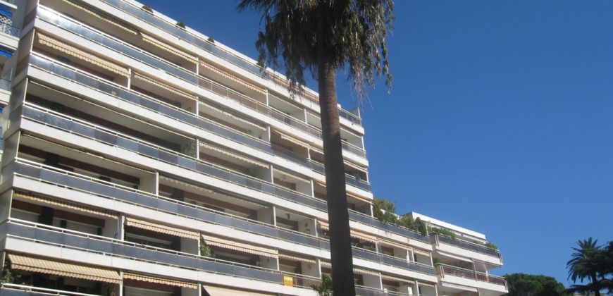 3 PIÈCES LUMINEUX AVEC TERRASSE PROCHE CROISETTE