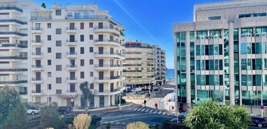 3 PIÈCES À L’ARMENONVILLE AVEC APERÇU MER IDÉALEMENT SITUÉ À CANNES