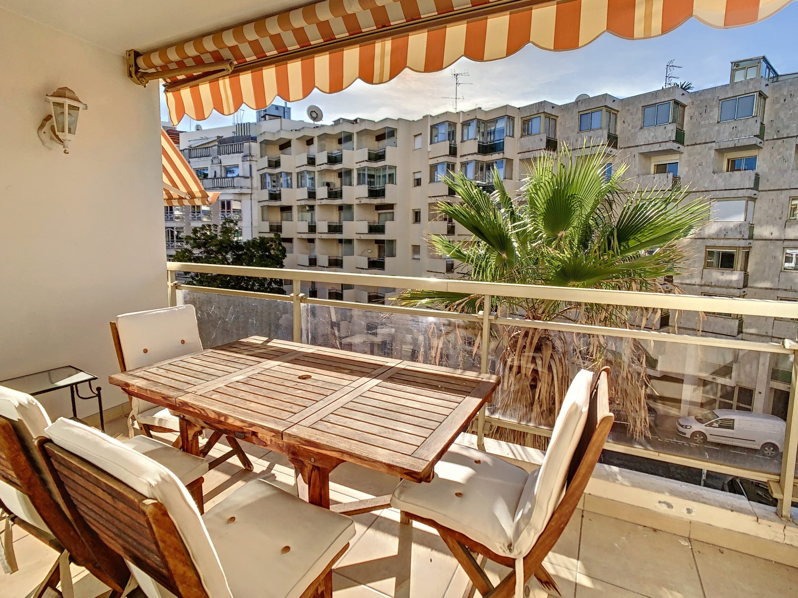 3 PIÈCES LUMINEUX AVEC TERRASSE PROCHE CROISETTE