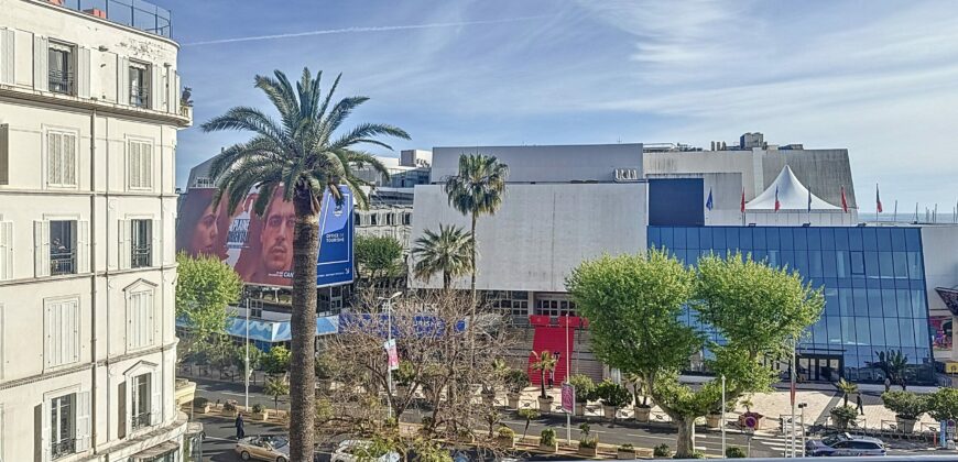 T4 FACE PALAIS