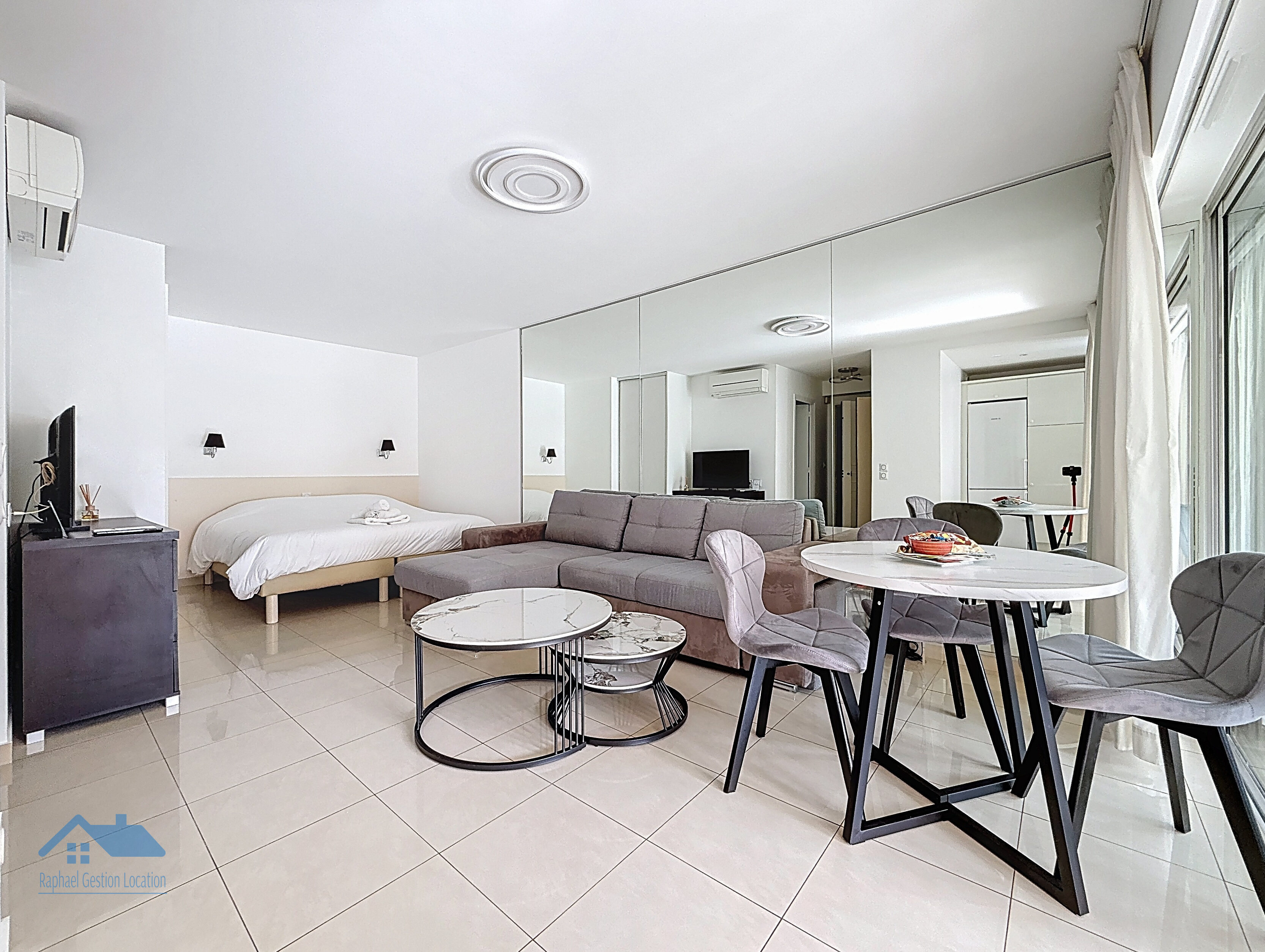 STUDIO SPACIEUX AVEC TERRASSE