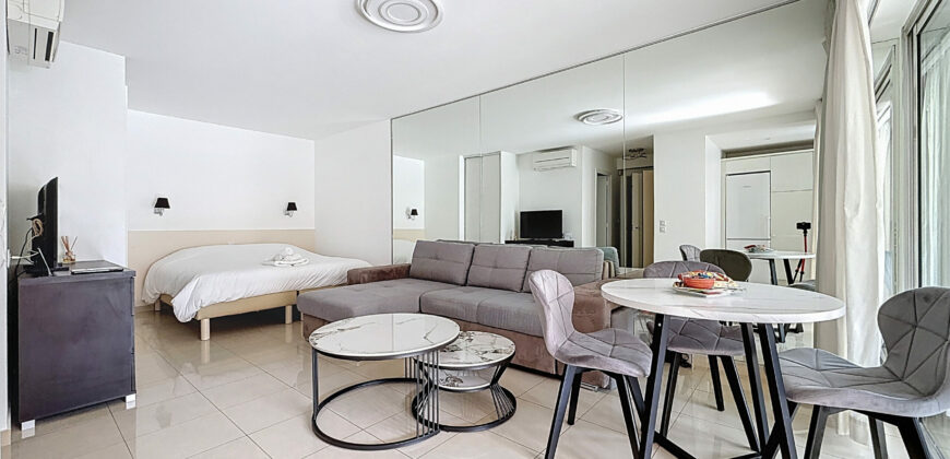 STUDIO SPACIEUX AVEC TERRASSE